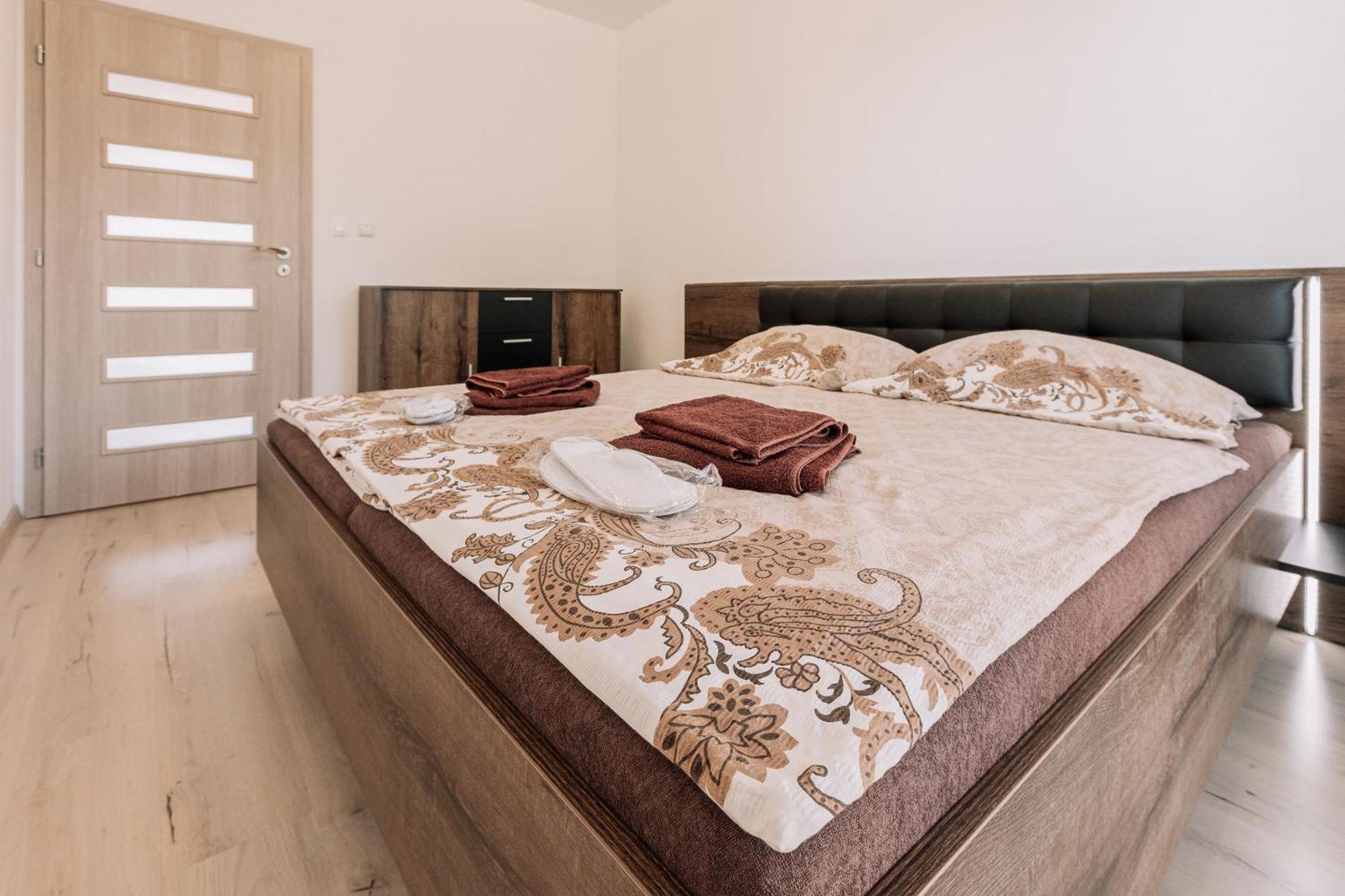 Sunrise Apartments Senec Eksteriør bilde